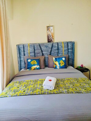 Blackout curtains, soundproofing, iron/ironing board, free WiFi - Regal Suites (Athi River)