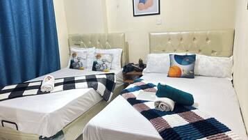 VerdunkelungsvorhĂ€nge, schallisolierte Zimmer, BĂŒgeleisen/BĂŒgelbrett