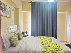 Cortines opaques i habitacions insonoritzades