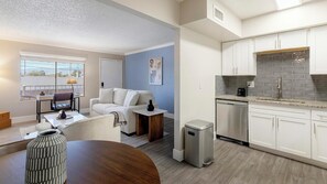 Smart TV - Landing | Incredible 1BD, Gym (Las Vegas)