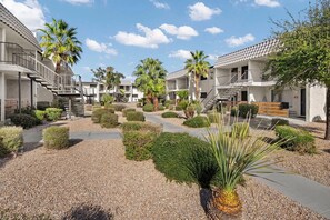 Exterior - Landing | Modern 1BD, Gym (Las Vegas)