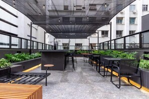 Outdoor dining - Send Arcos da Lapa Sixteen (Rio de Janeiro)