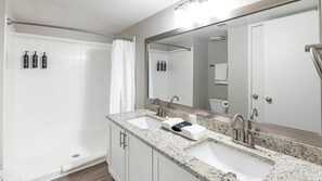 Bathroom - Landing | Incredible 2BD, Clubhouse, Gym (Paradise)