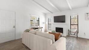 Smart TV - Landing | Chic 2BD, Gym, Clubhouse (Paradise)