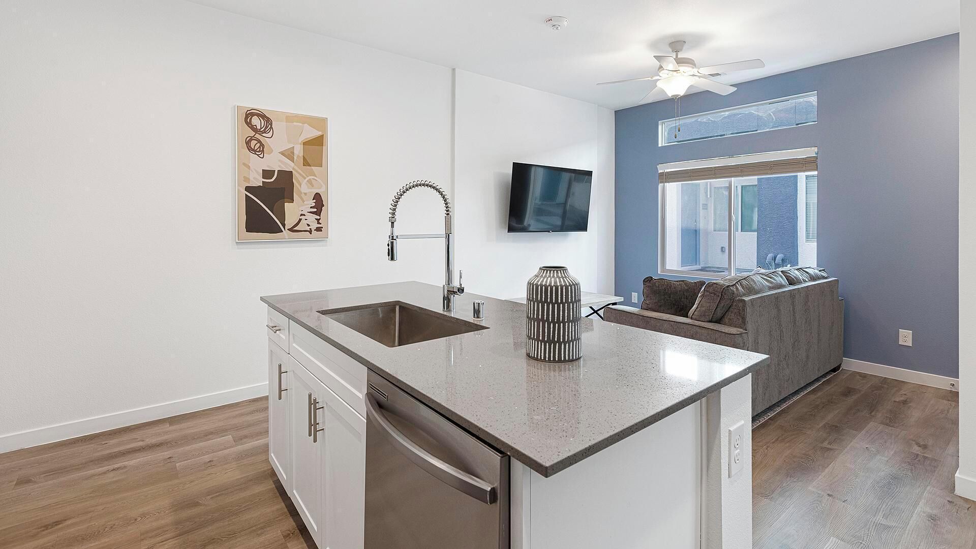 Landing | Stylish 2bd, Gym - Las Vegas, NV