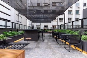 تناول الطعام بالخارج