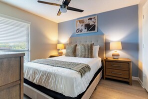 Desk, iron/ironing board, WiFi, bed sheets