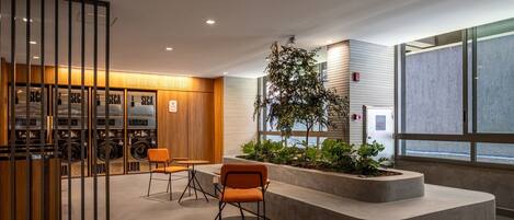 المنشأة من الداخل