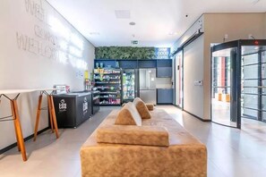 المنشأة من الداخل