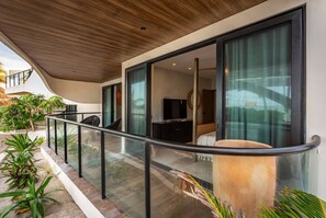 Terrace/patio - Oceanfront Dreams: Immerse yourself in unforgettable sunrises in front of the Caribbean. (Tulum)