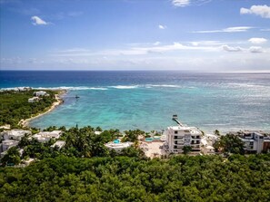 Beach - Oceanfront Dreams: Immerse yourself in unforgettable sunrises in front of the Caribbean. (Tulum)