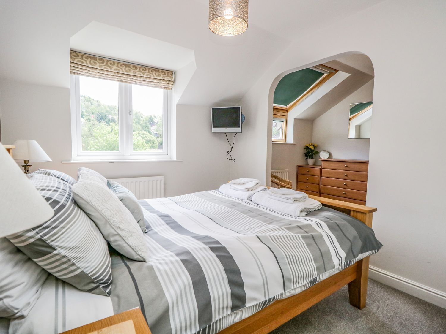 2 bedrooms, individually decorated, individually furnished