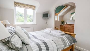 2 bedrooms, individually decorated, individually furnished