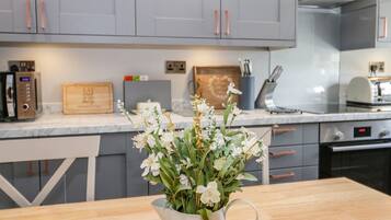 Dishwasher, cookware/dishes/utensils