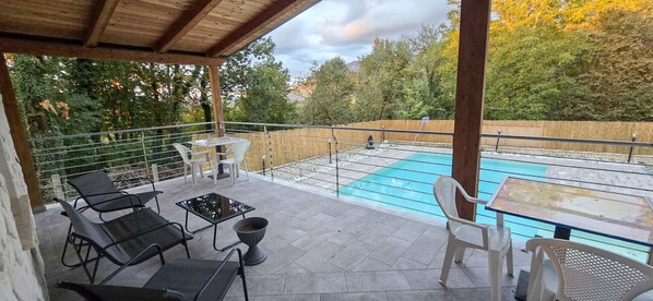 Outdoor dining - Secret Garden with Shared Pool (Grottolella)