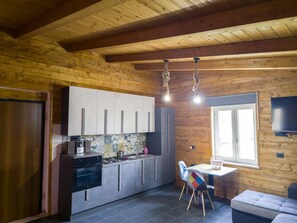 Interior - Secret Garden with Shared Pool (Grottolella)