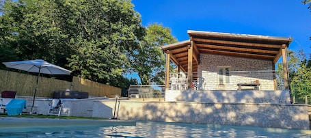 プール. Secret Garden with Shared Pool