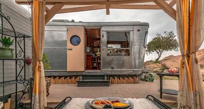 Vintage Glamping Travel Trailer with Views of San Fernando Valley near Los Angeles, California