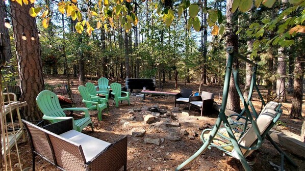 Property grounds - Magical Tree House Rental Nestled in the Woods on Farm Retreat near St. Louis, Missouri (Grubville)