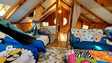 1 bedroom, bed sheets