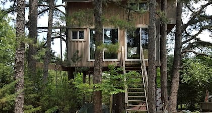 Magical Tree House Rental Nestled in the Woods on Farm Retreat near St. Louis, Missouri