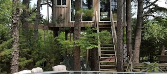 Magical Tree House Rental Nestled in the Woods on Farm Retreat near St. Louis, Missouri