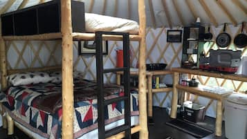 1 bedroom, bed sheets