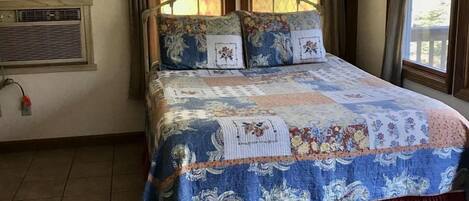 1 bedroom, bed sheets