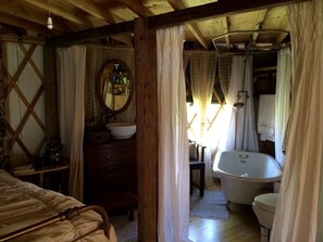 Towels, soap, shampoo, toilet paper - Amazing Yurt in Idaho for Camping Near Caribou National Forest (Lava Hot Springs)