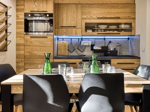 Dining - Nid du Pic - Cozy alpine retreat with private garden in Chamonix (Chamonix-Mont-Blanc)