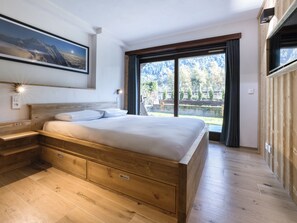 2 bedrooms, iron/ironing board, travel cot, WiFi - Nid du Pic - Cozy alpine retreat with private garden in Chamonix (Chamonix-Mont-Blanc)
