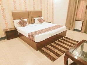 Deluxe Double Room, City View | Desk, laptop workspace, free WiFi
