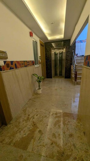 المنشأة من الخارج