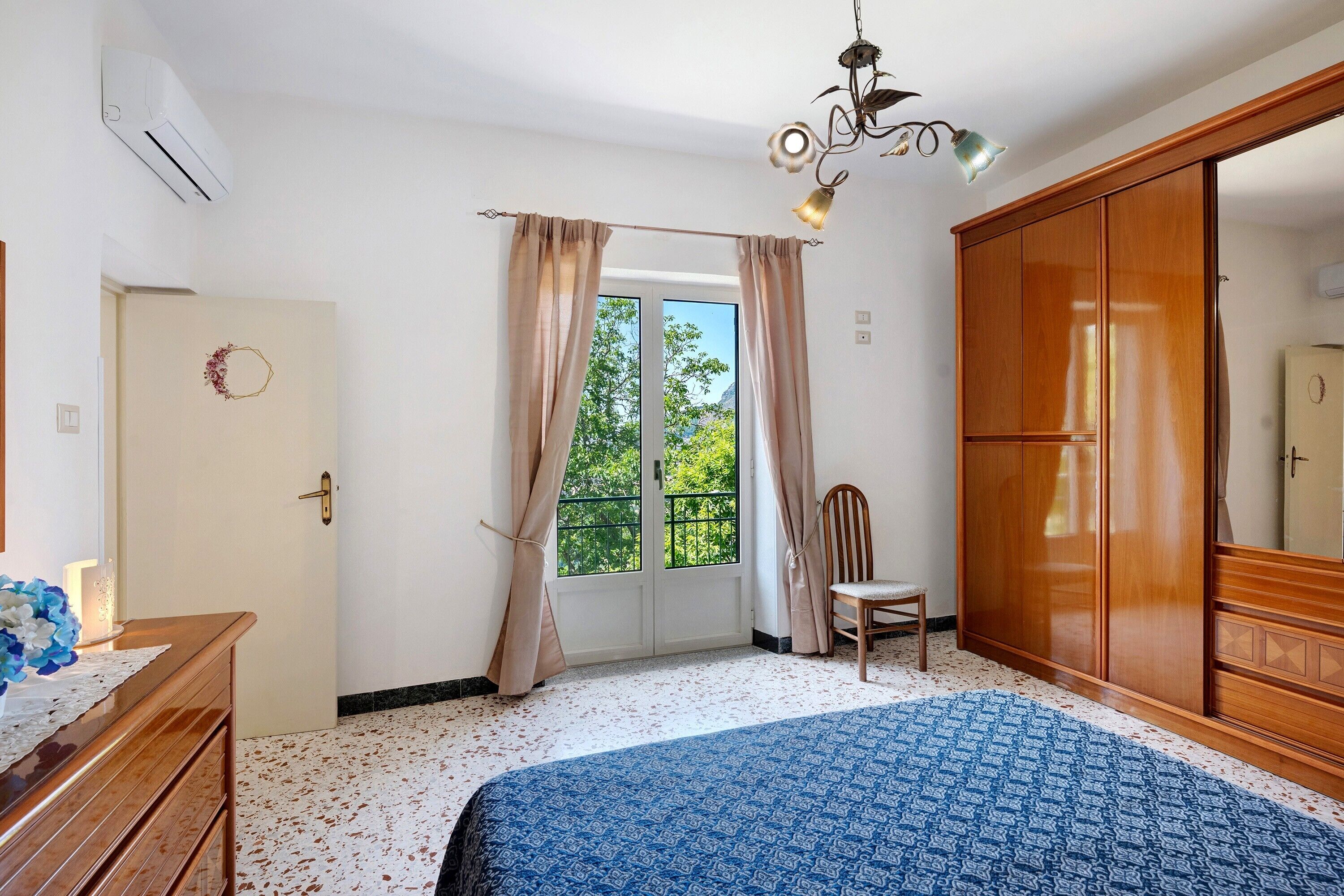 Iron/ironing board, WiFi