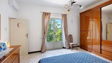 Iron/ironing board, WiFi