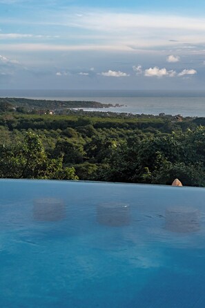 Outdoor pool - Casa Cumbre PXM (Santa María Colotepec)