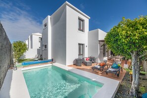 Pool - Vacation Villa 'Casa Lunnett' with Sea View, Private Pool and Wi-Fi (Playa Blanca)