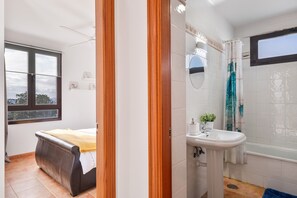 2 bedrooms, iron/ironing board, WiFi, bed sheets - Vacation Villa 'Casa Lunnett' with Sea View, Private Pool and Wi-Fi (Playa Blanca)