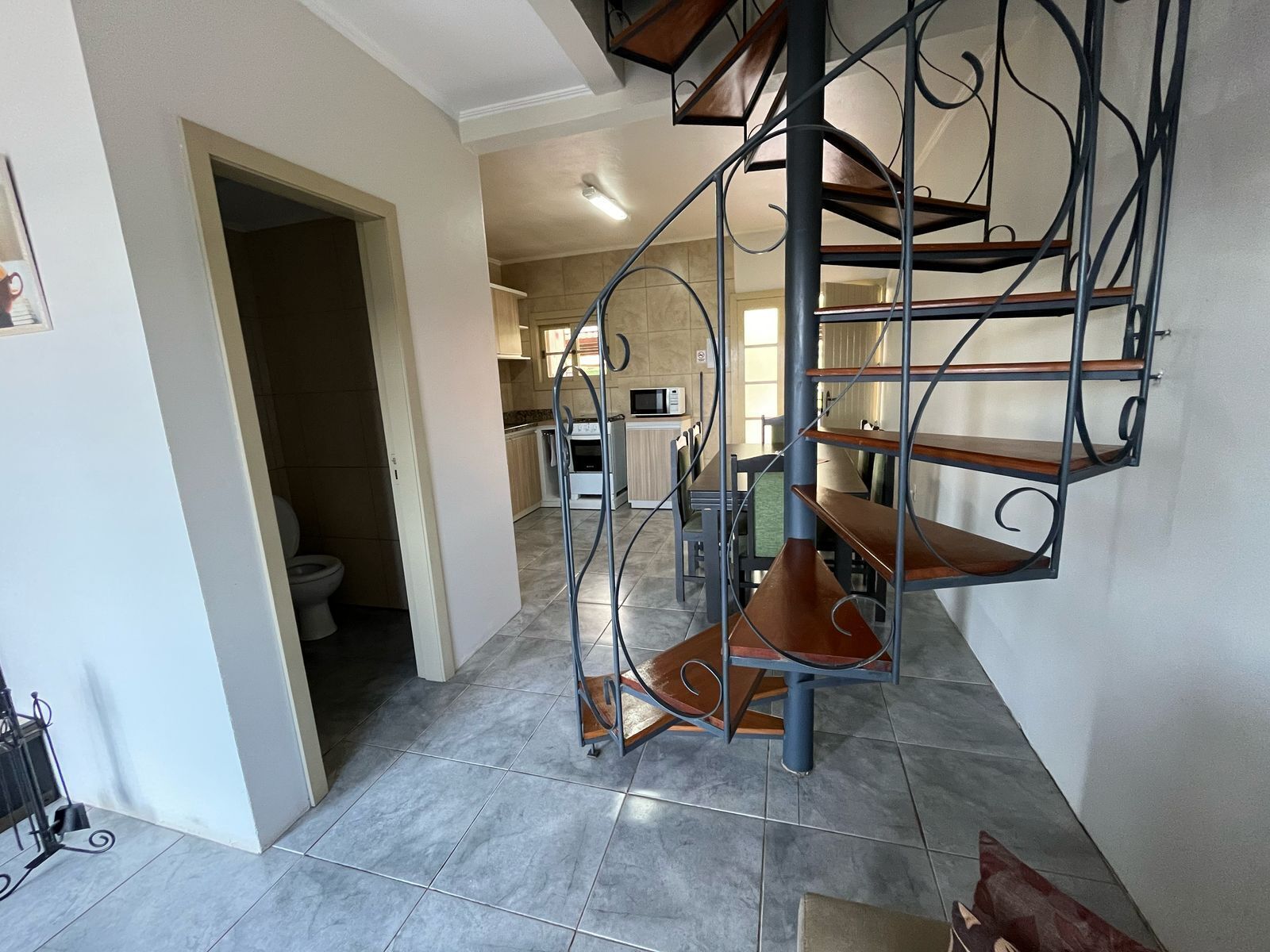 Apartamento clássico, vista para a montanha | Área de estar | TV de tela plana