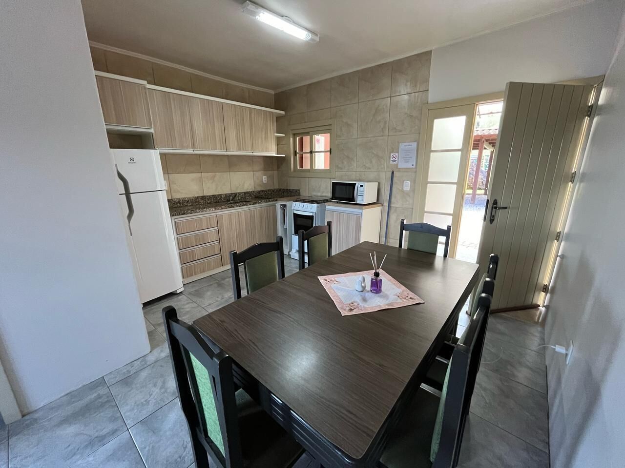 Apartamento clássico, vista para a montanha | Área de estar | TV de tela plana