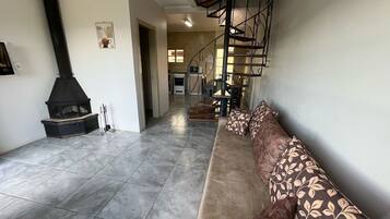 Classic Apartment, Mountain View | Living area