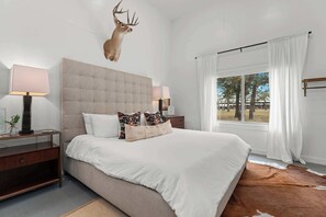 Silitysrauta/-lauta, Wi-Fi, vuodevaatteet