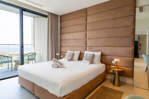 Een strijkplank/strijkijzer, reisbedje, gratis wifi, beddengoed