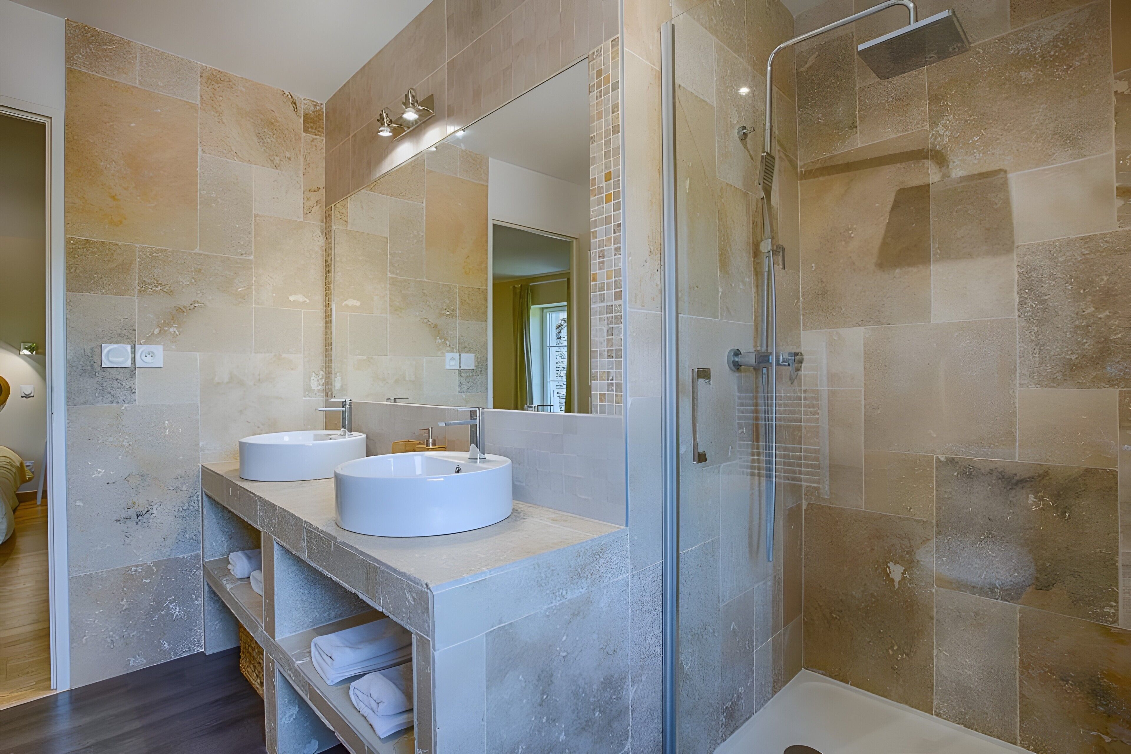 Shower, free toiletries, towels