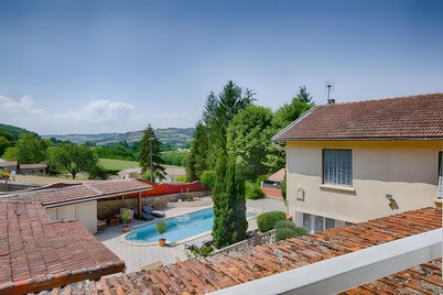 Holiday Home “La Maison D'hana” with Shared Pool, Private Terrace & Wi-Fi