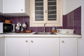 Private kitchen - Blue Harmony 3BR • Heart of Athens by ΜΡS (Athina)