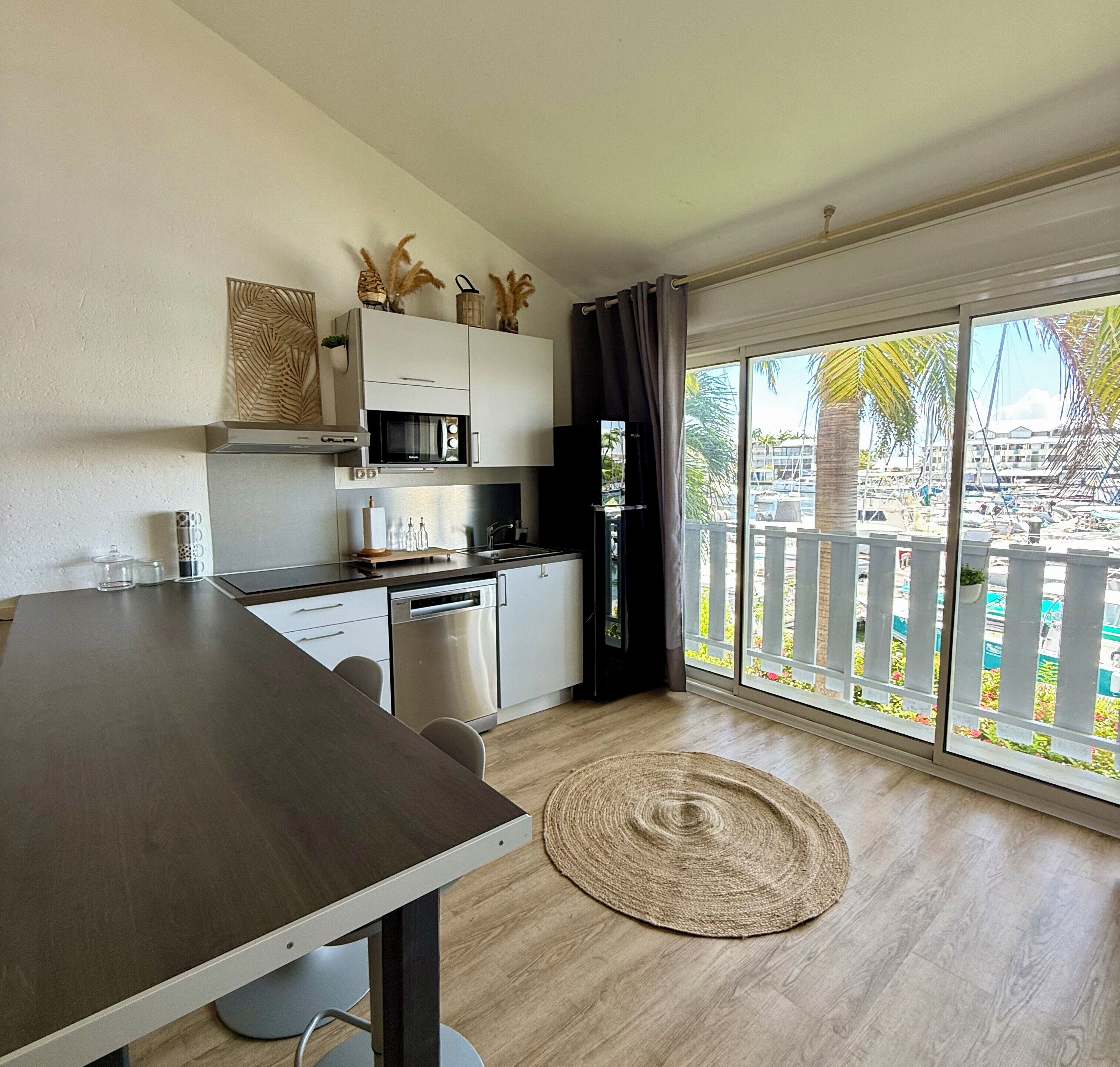 ثلاجة، ميكروويف، فرن، غسالة أطباق