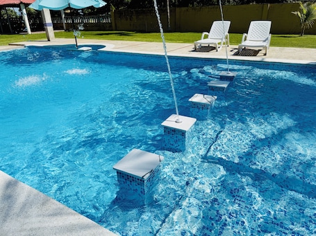 Outdoor pool. Beachfront House in El Tamarindo