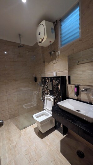 Deluxe Double Room, City View | Bathroom | Free toiletries, hair dryer, slippers, towels - HOTEL Almora  (New Delhi)