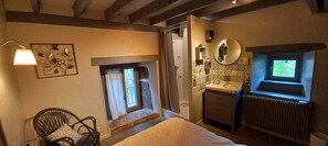 Iron/ironing board, WiFi, bed sheets